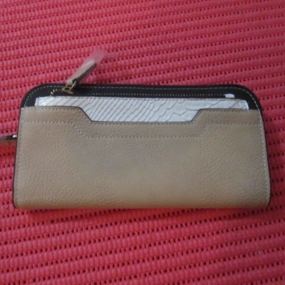 Amber Rose wallet